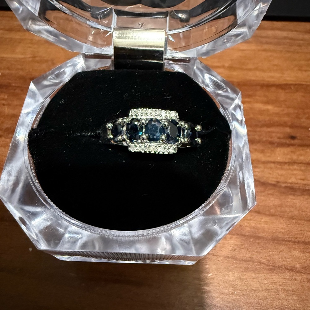 Elegant Silver and Blue Sapphire Gemstone Ring